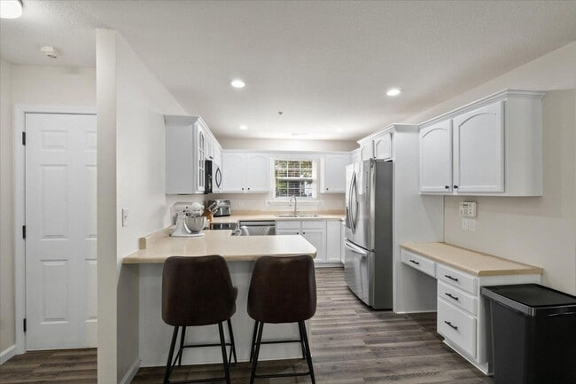 Building Photo - Single Family Home in Vanderveen - Available For Rent!