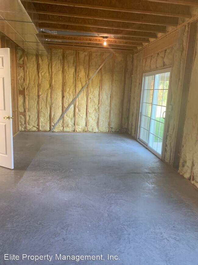 Building Photo - 3 br, 2.5 bath House - 525 Marion Rd