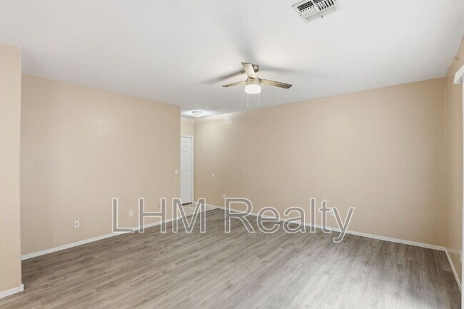 Foto del edificio - 15818 N 25th St