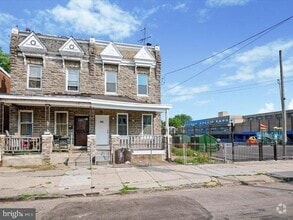 Building Photo - 931 E Woodlawn St