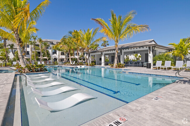 Resort Style Pool - Alton Central Park