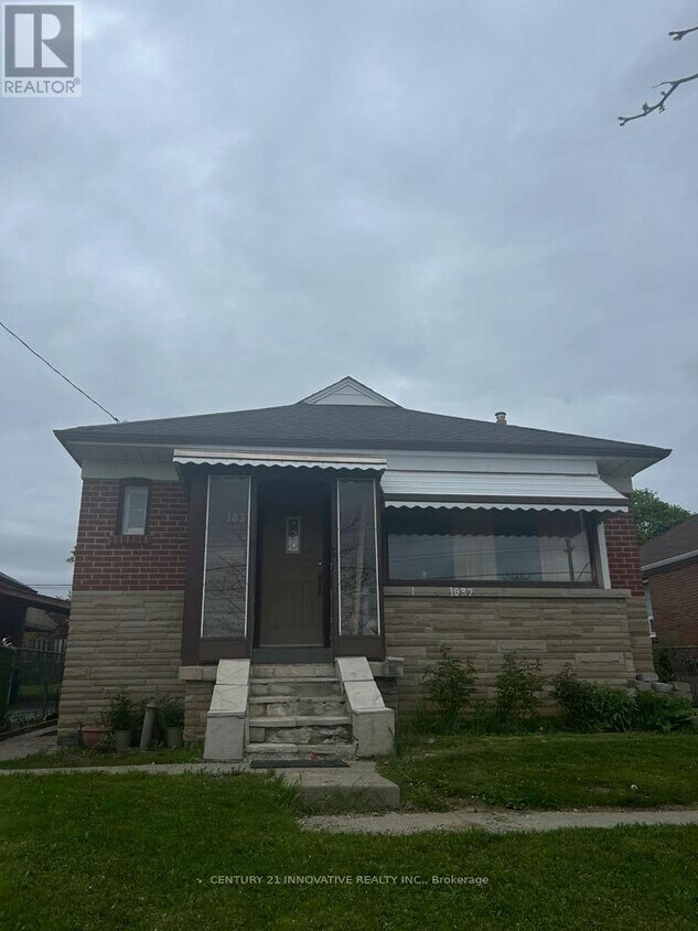 Photo principale - 1837 Victoria Park Ave