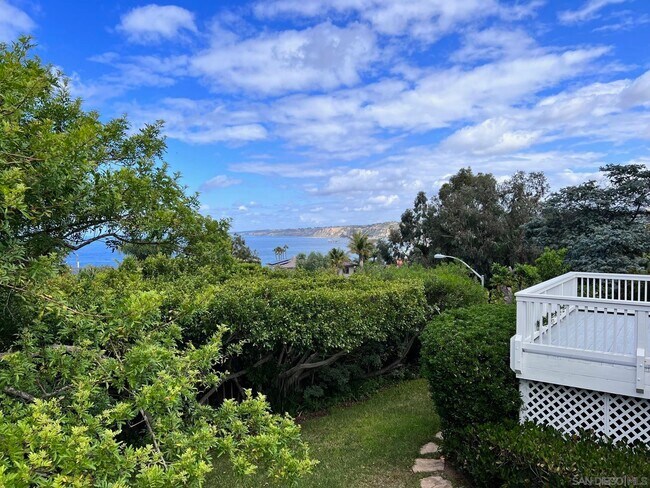 Foto del edificio - 7851 Hillside Dr