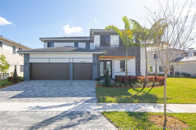 Building Photo - 10910 Moore Dr