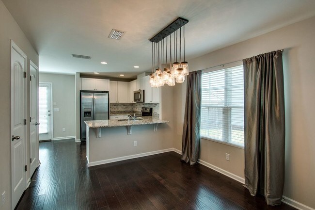 Building Photo - 2521 River Trail Dr
