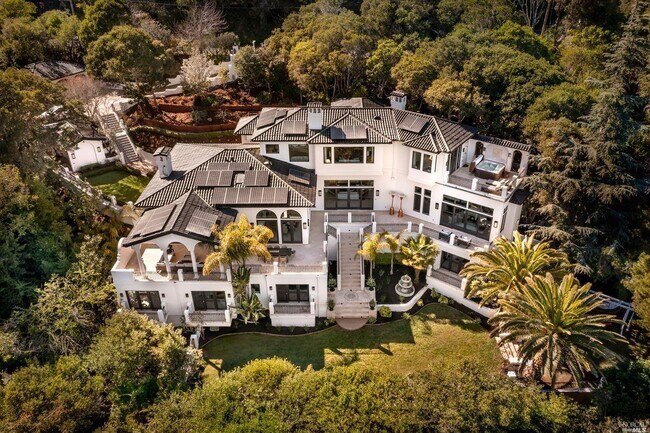 Building Photo - 3650 Paradise Dr