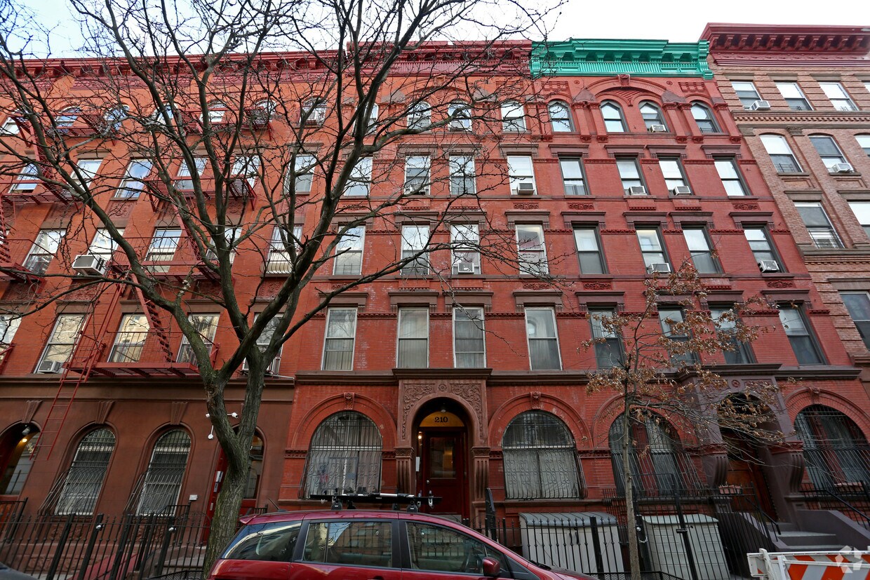 Building Photo - 210 W 105th St
