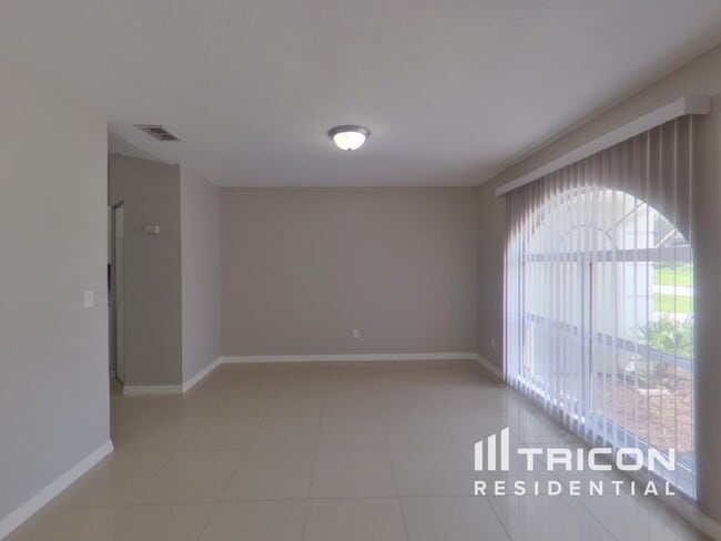 Building Photo - 2504 Orange Tree Dr