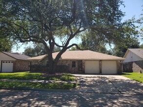 Building Photo - 1129 E Rutgers Ln