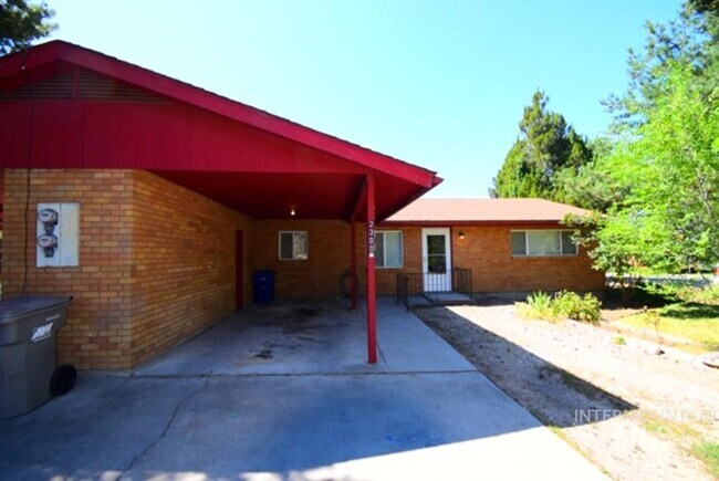 Building Photo - 2300 S Hilton St