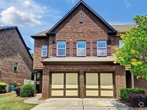 Building Photo - 2121 Greencrest Cir