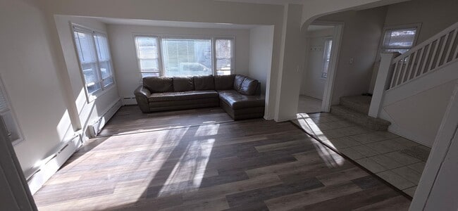 Building Photo - Stunning 3 Bedroom House for Rent in Neptune!