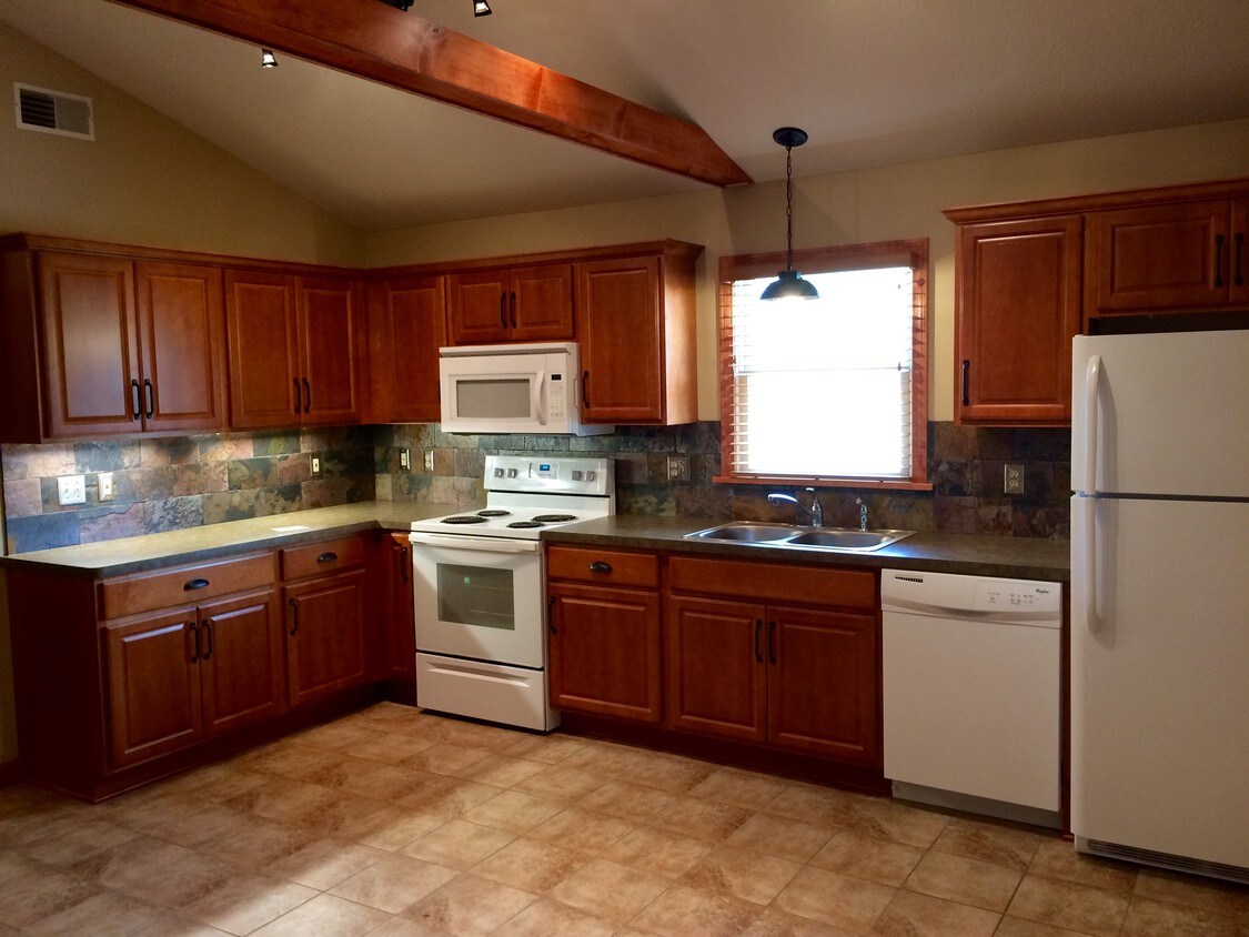 Foto principal - 8333 Edinboro Rd