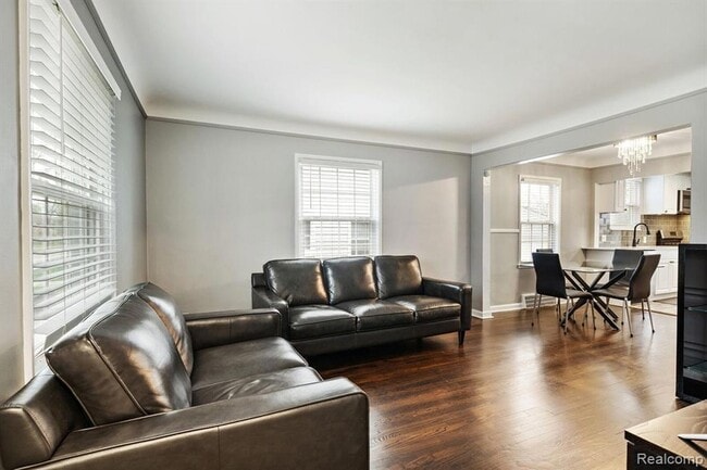 Building Photo - 822 N Gainsborough Ave
