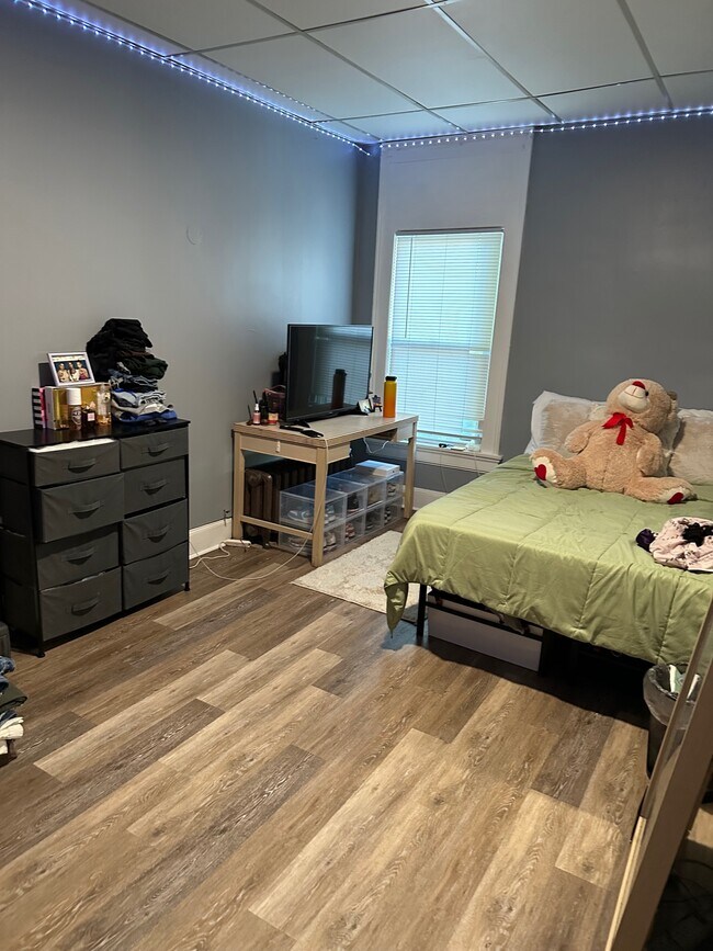 Foto del edificio - 69 Walnut St Student Housing