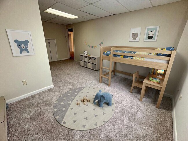 Foto del edificio - 1325 W Poplar St