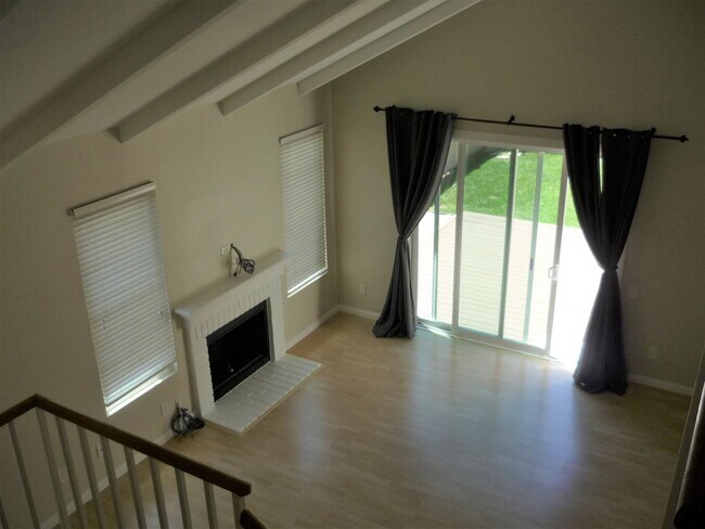 Foto del edificio - Two-story Single Family Home for rent at R...