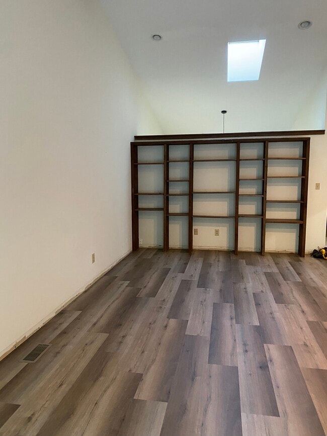 Building Photo - 8719 Shadycreek Dr