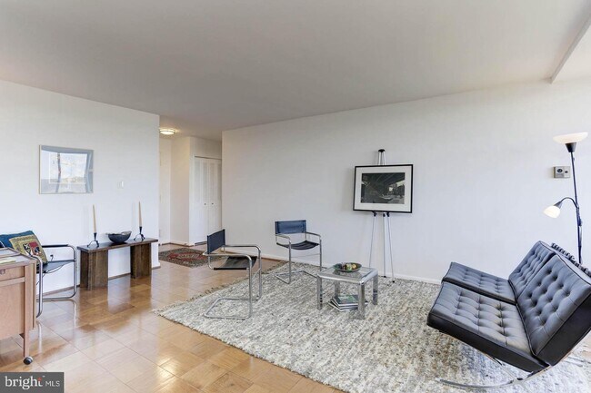 Foto del edificio - 10401 Grosvenor Pl