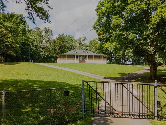 Building Photo - SHORT TERM - Spacious 3-Bedroom home with Wrap-Around Porch