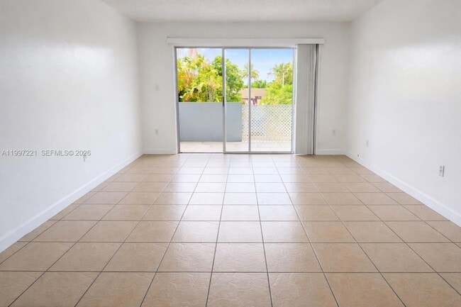 Foto del edificio - 1755 W 60th St