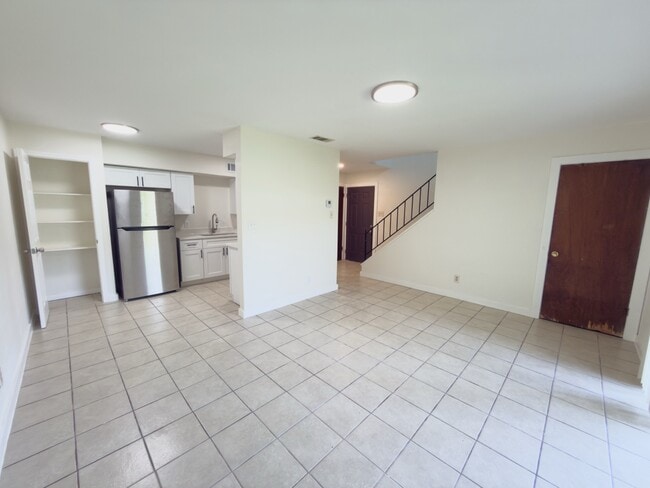 Building Photo - 2209 Mission Hill Dr