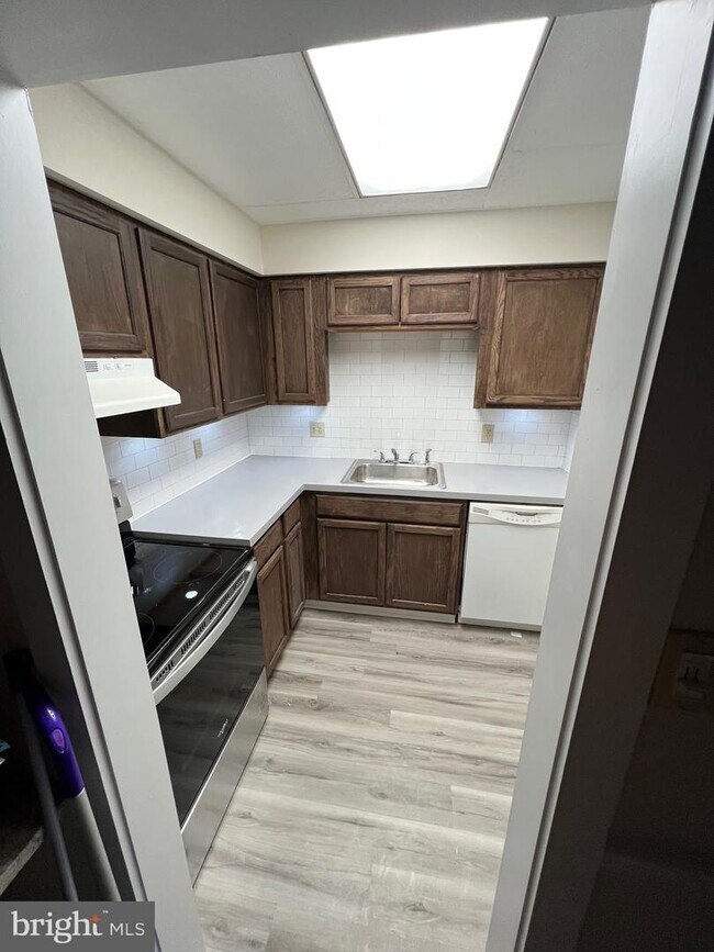 2049 Lucas Ln, Voorhees Township, NJ 08043 Room for Rent in Voorhees