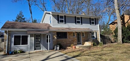 Building Photo - 227 Timber Ln