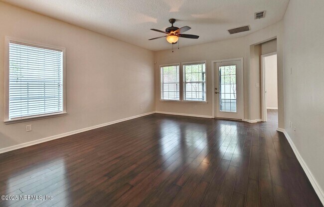 Foto del edificio - 6176 Casterbridge Rd