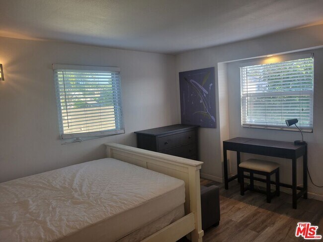 Foto del edificio - 4827 Saturn St