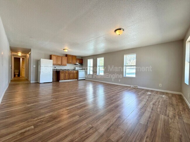 Building Photo - 273 E Forest Ave