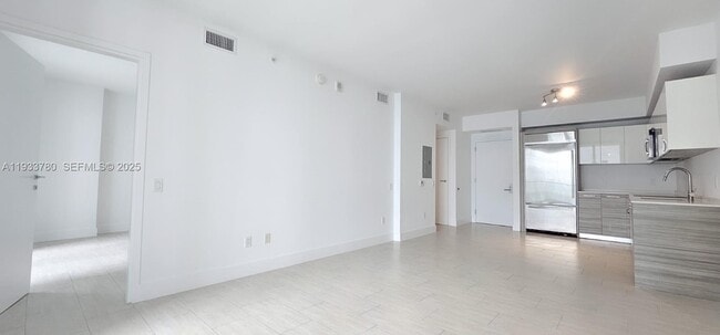 Foto del edificio - 1300 Brickell Bay Dr