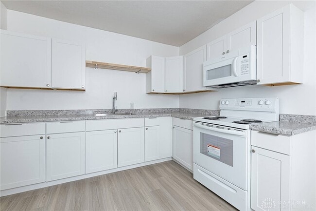 Foto del edificio - 321 Deeds Ave