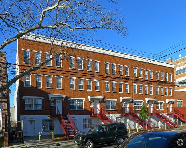Building Photo - 510 Wyona St
