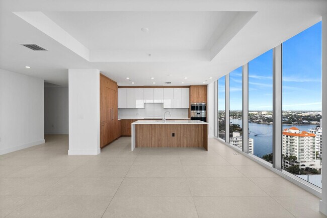 Building Photo - 151 N Seabreeze Blvd