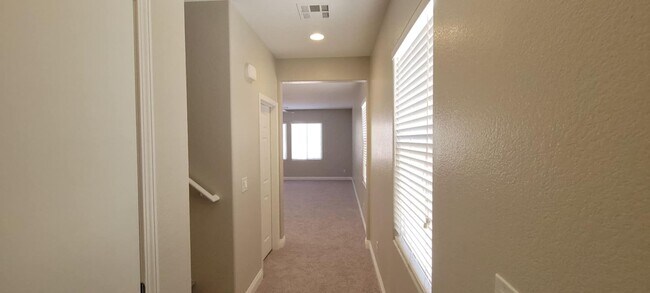 Foto del edificio - STILLHOUSE rsearching? 3 bedrooms, 2.5 bat...
