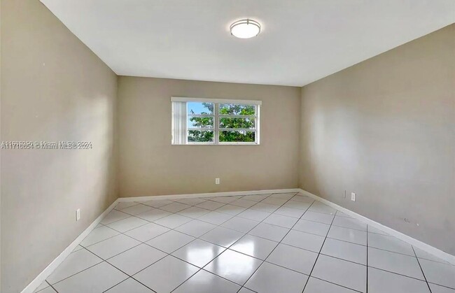 Foto del edificio - 2 bedroom in North Miami Beach FL 33179