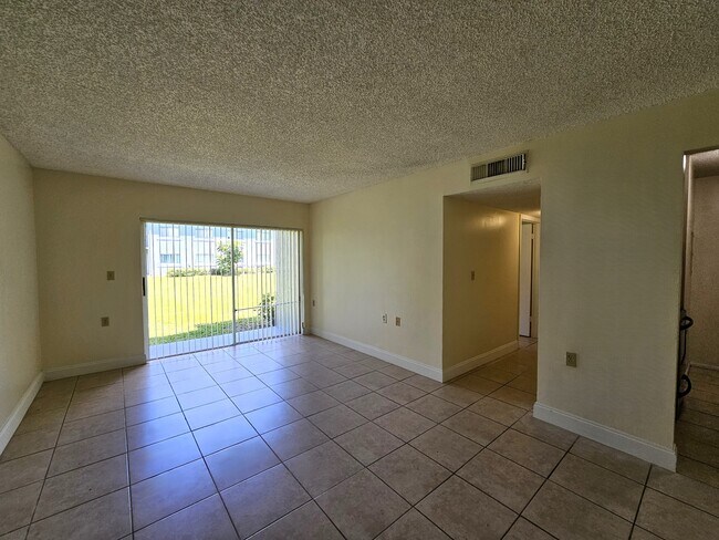 Building Photo - 1215 Benoist Farms Rd