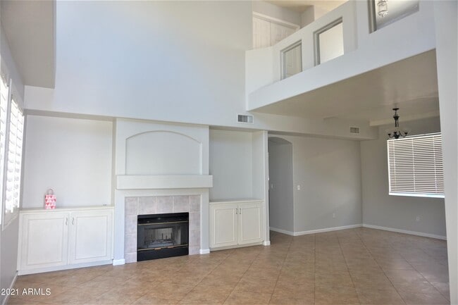 Building Photo - 1319 E Cathedral Rock Dr