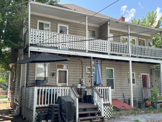 Foto del edificio - 528 Trail Ave