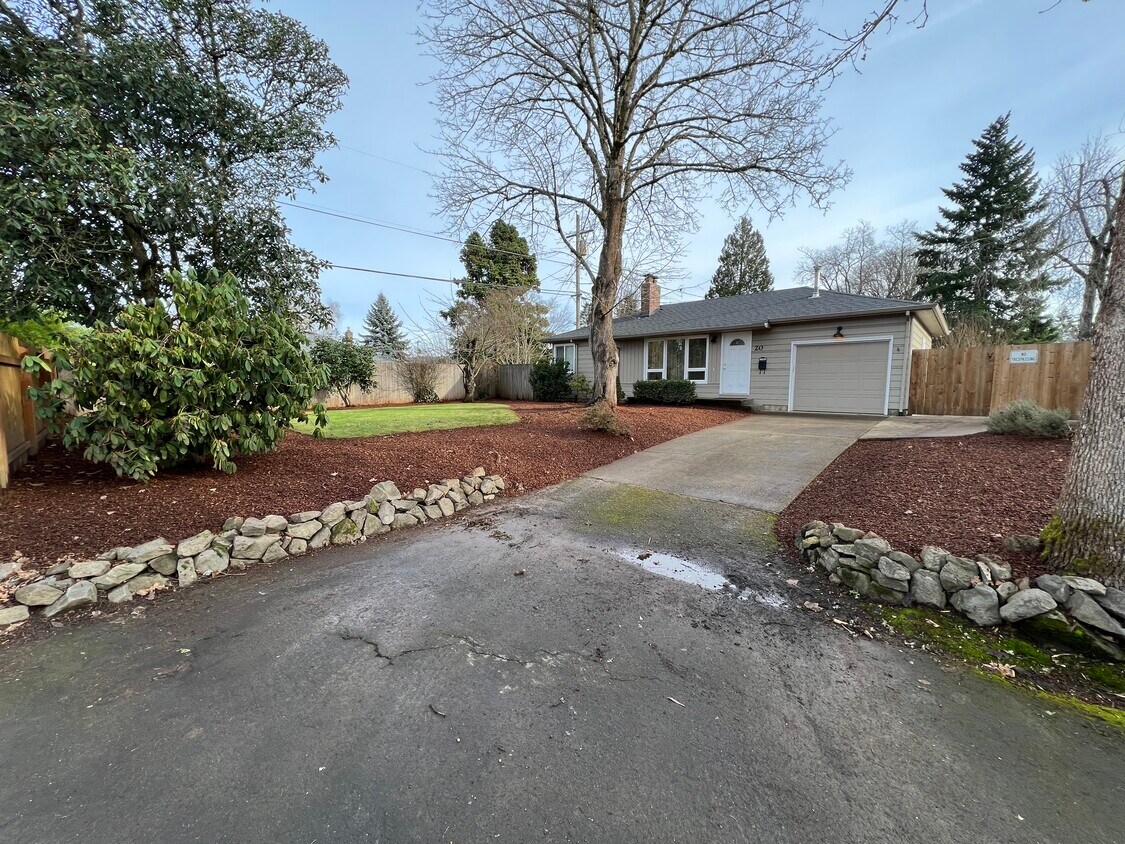 Primary Photo - 20 SW 137th Ave