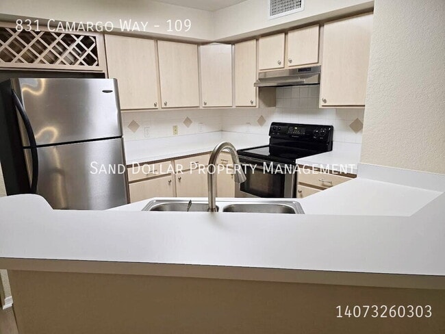 Building Photo - 831 Camargo Way