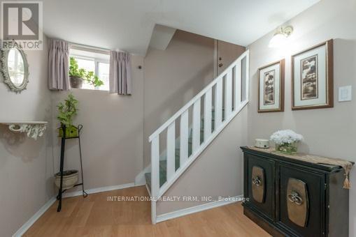 Building Photo - 92 Combe Ave