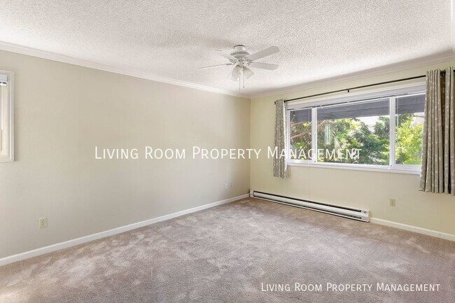 Building Photo - Remodeled 2 Bedroom 2 Bath Condo in NE Por...