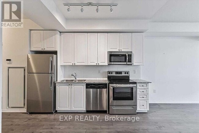 Building Photo - 3091 Dufferin St