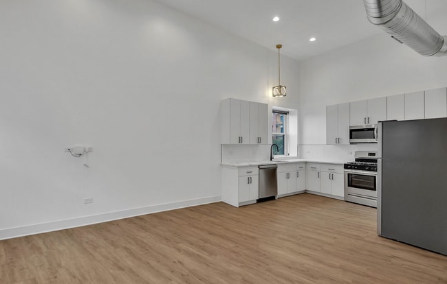 Building Photo - 4735 N Artesian Ave