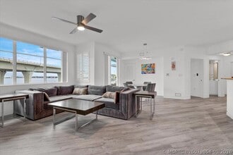 Building Photo - 415 NW Flagler Ave
