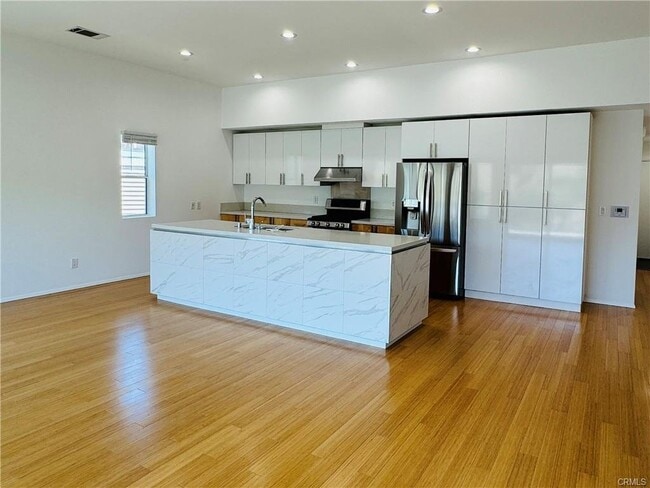 Building Photo - 3847 Oakfield Dr