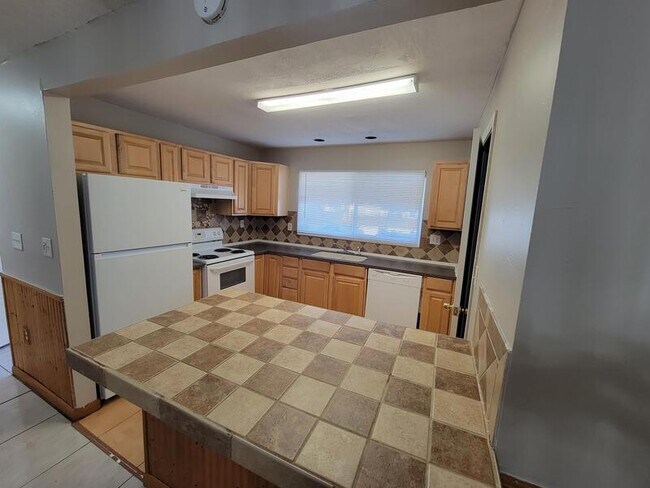 Foto del edificio - 1711 Azalea Ct