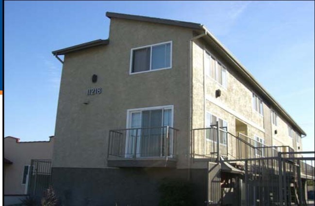 Building Photo - 11218 Oxnard St